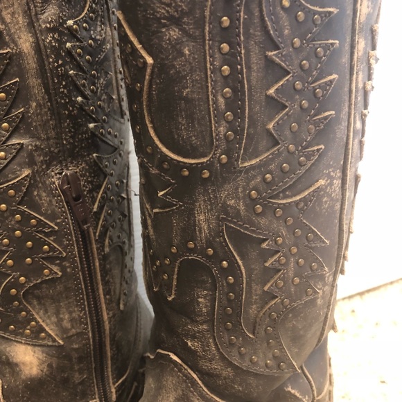 Boots - Picture 3 of 3